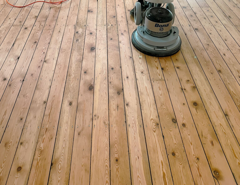 Ponçage et rénovation parquet ancien massif et vitrification à Lyon