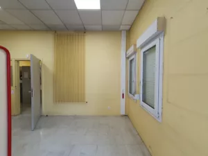 bureau craponne jaune avant rénovation