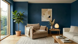 contraste bleu profond et beige